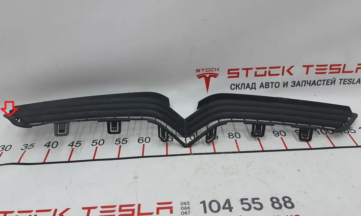 5 Решітка радіатора переднього бампера з пошкодженням Tesla model X 1050143-00-E