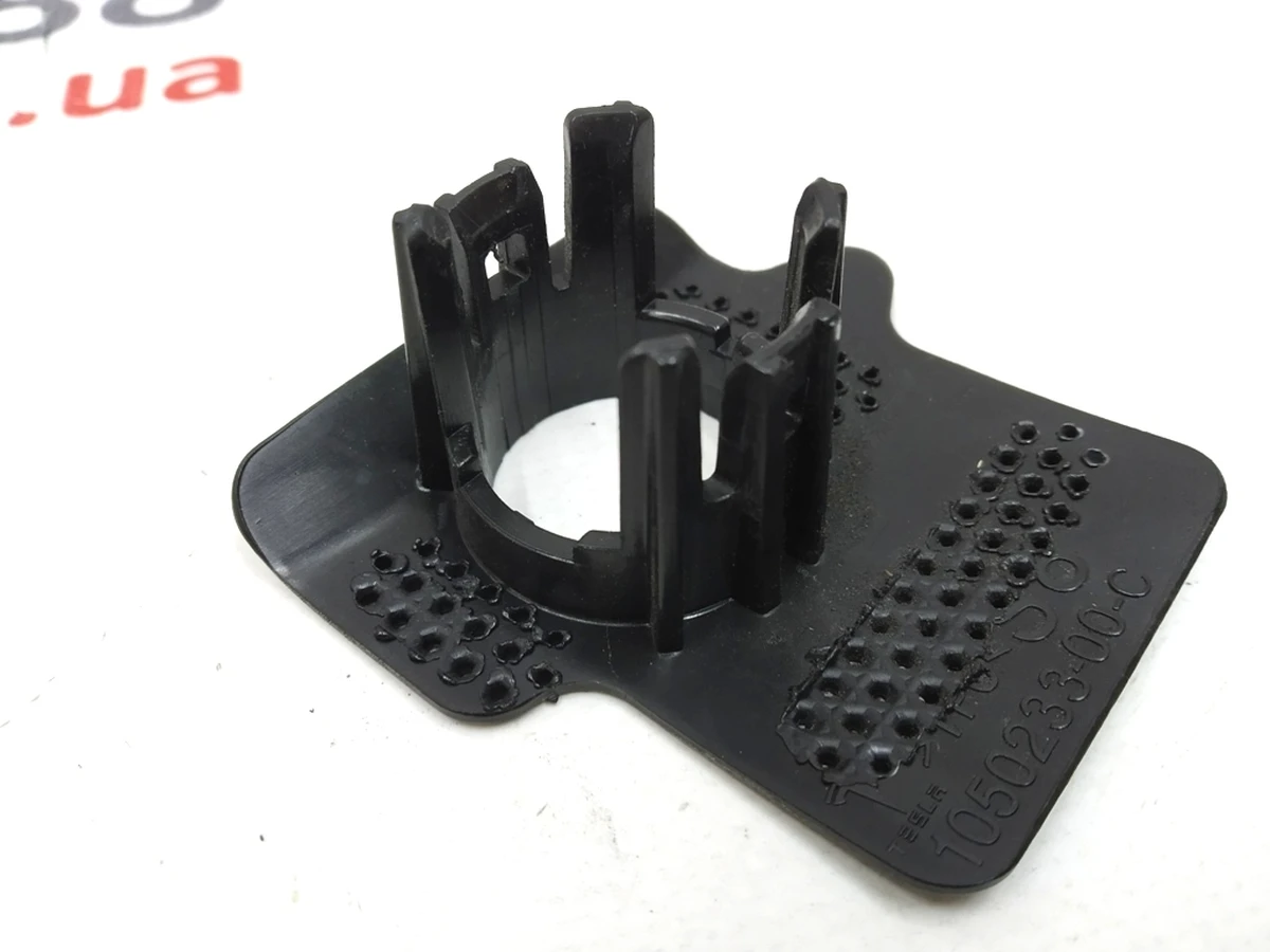 8 Кронштейн кріплення парктроніка S8 Tesla model S 1048523-00-B