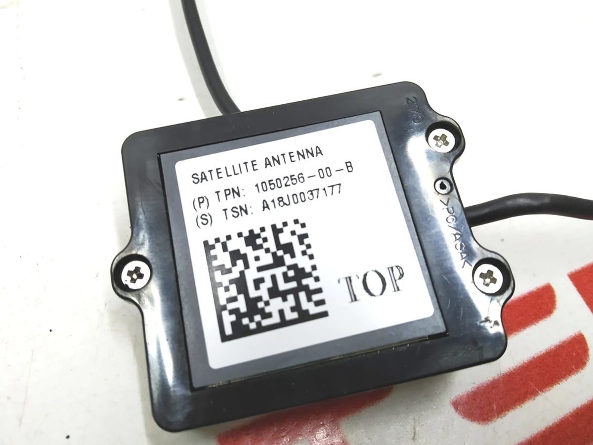 1 Блок спутниковой антенны XM Tesla model S, model S REST 1050256-00-C
