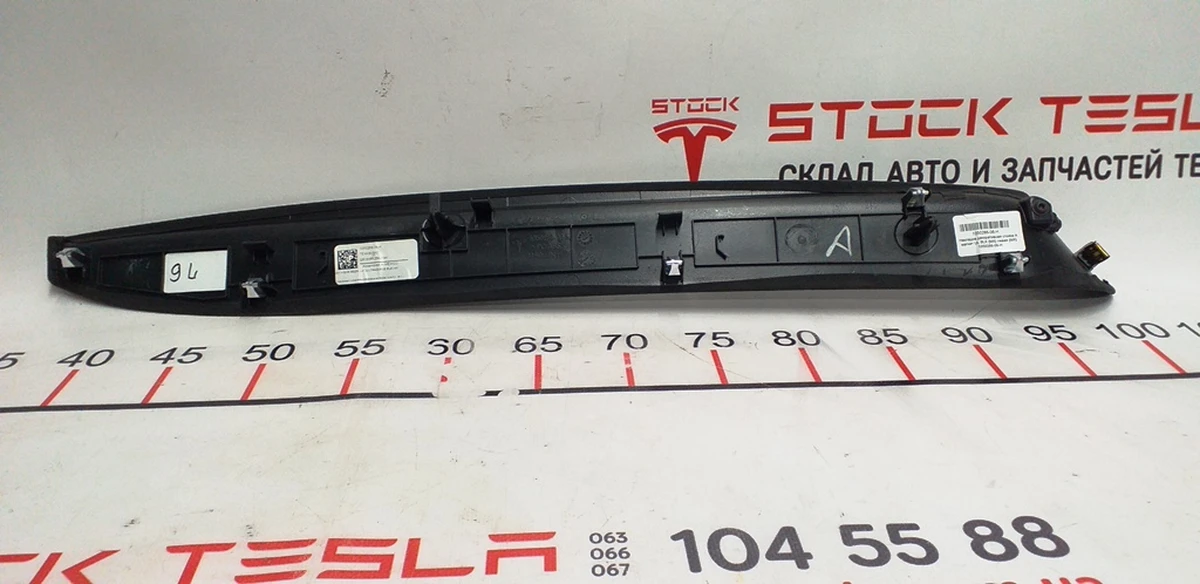 4 Накладка декоративная стойки A магнит UL BLK левая Tesla model X 1050286-06-H