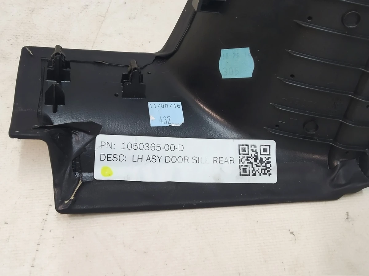 16 Кришка дверей задніх лівих Tesla Model X 1050365-00-E