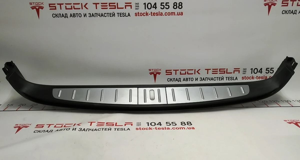 1 Отделка багажника нижняя (хром) в сборе Tesla Model X 1050381-00-D