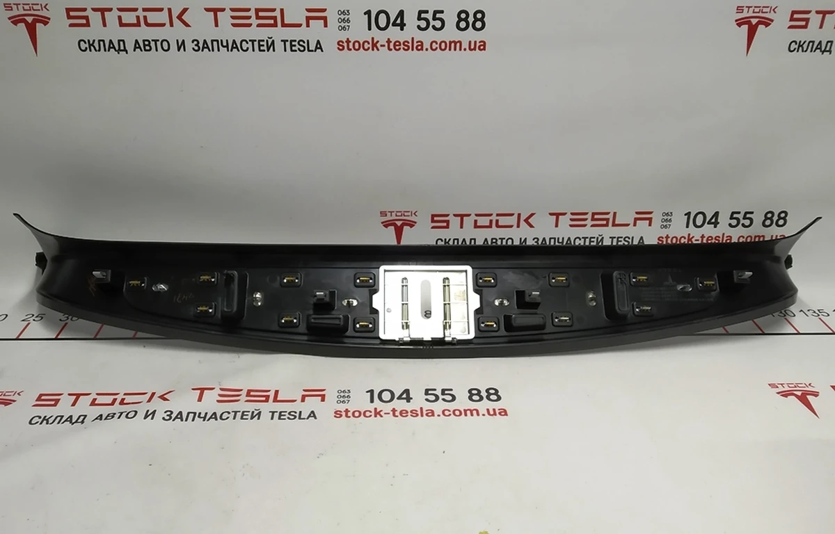 1 Порог багажника (хром) в зборі Tesla Model X 1050381-00-D