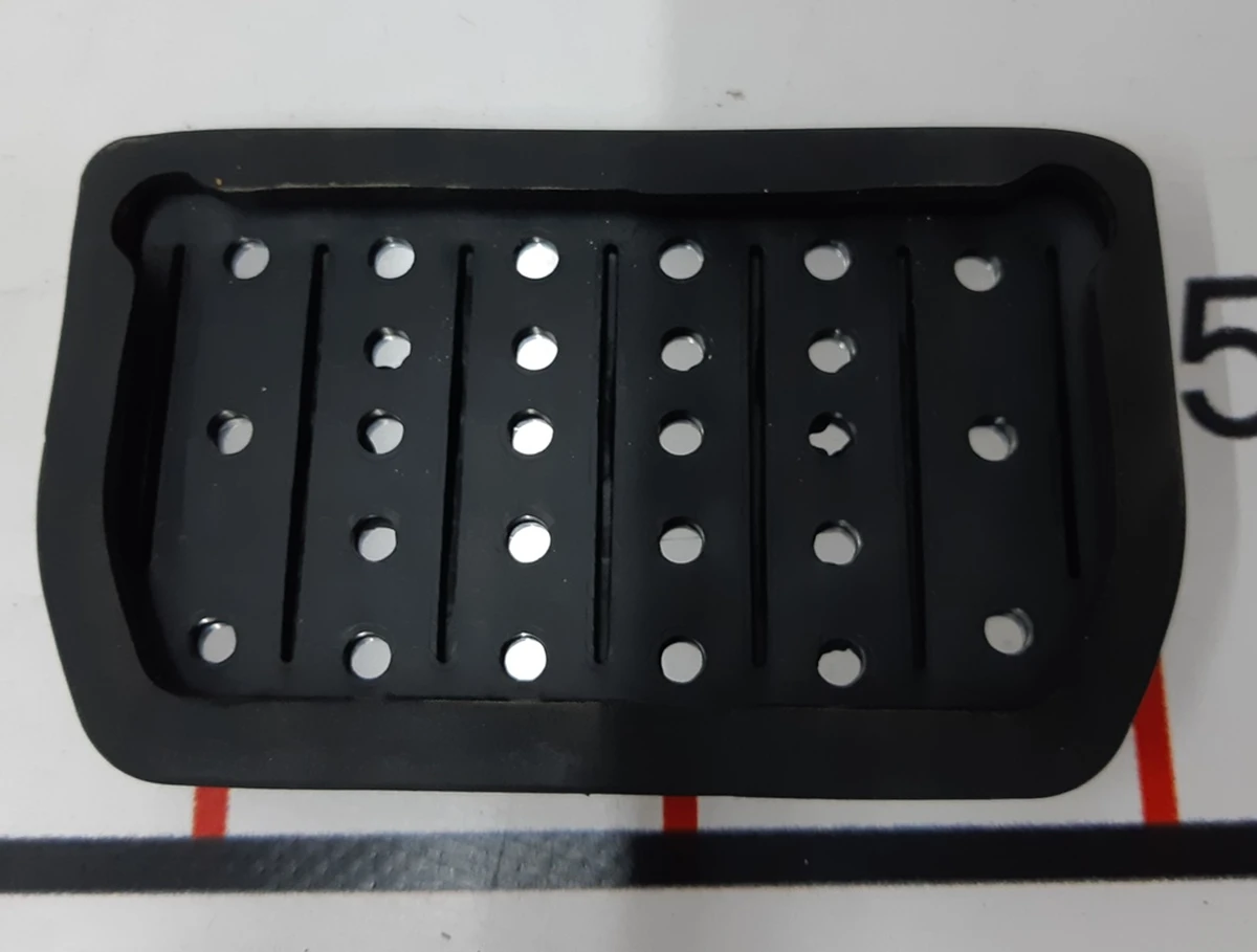 2 Накладка гальма педалі OPTION Tesla model X S REST 1050662-01-A