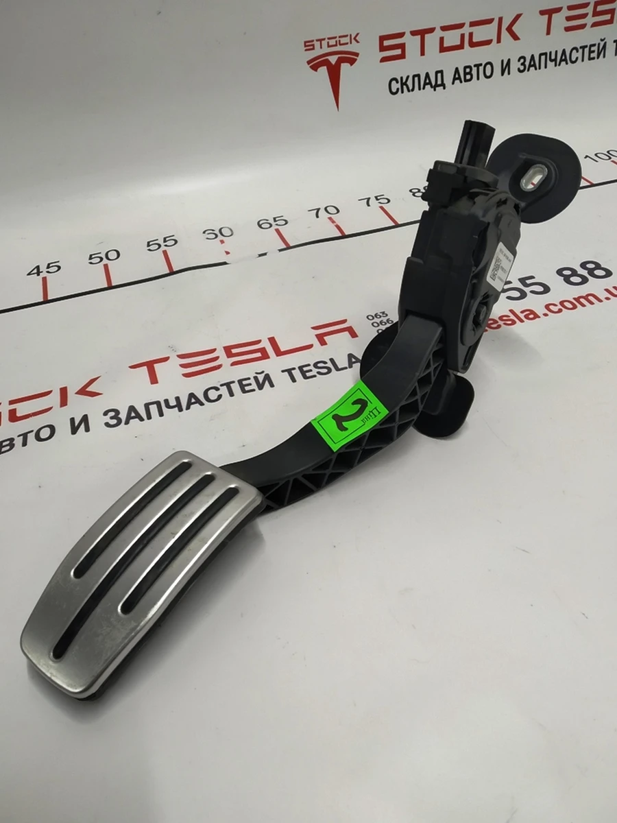 2 Накладка педалі акселератора (алюмінієва) OPTION Tesla Model S, Model S REST Model 3 1050664-00-A
