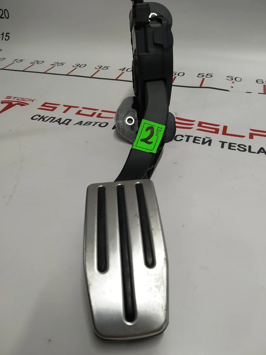 2 Накладка педалі акселератора (алюмінієва) OPTION Tesla Model S, Model S REST Model 3 1050664-00-A