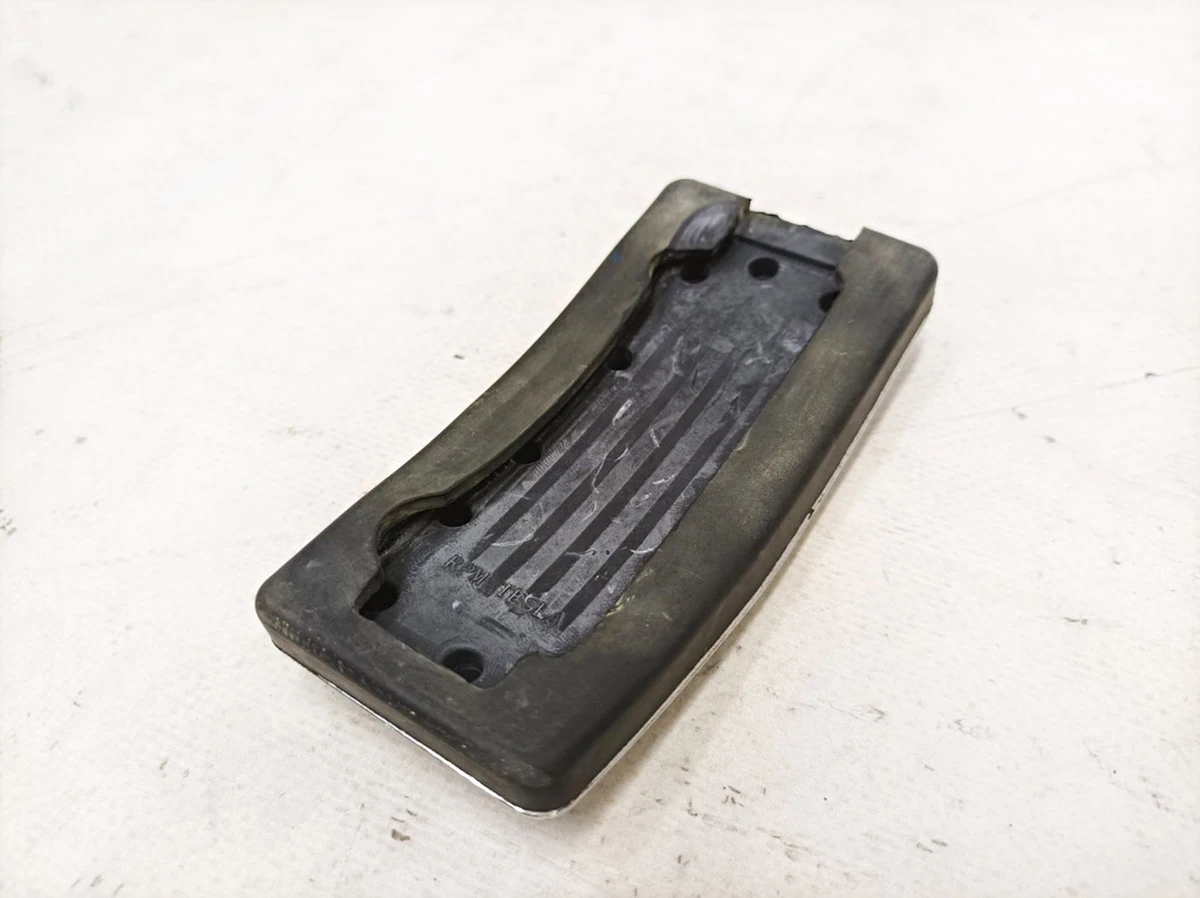 2 Накладка педалі акселератора (алюмінієва) OPTION Tesla Model S, Model S REST Model 3 1050664-00-A