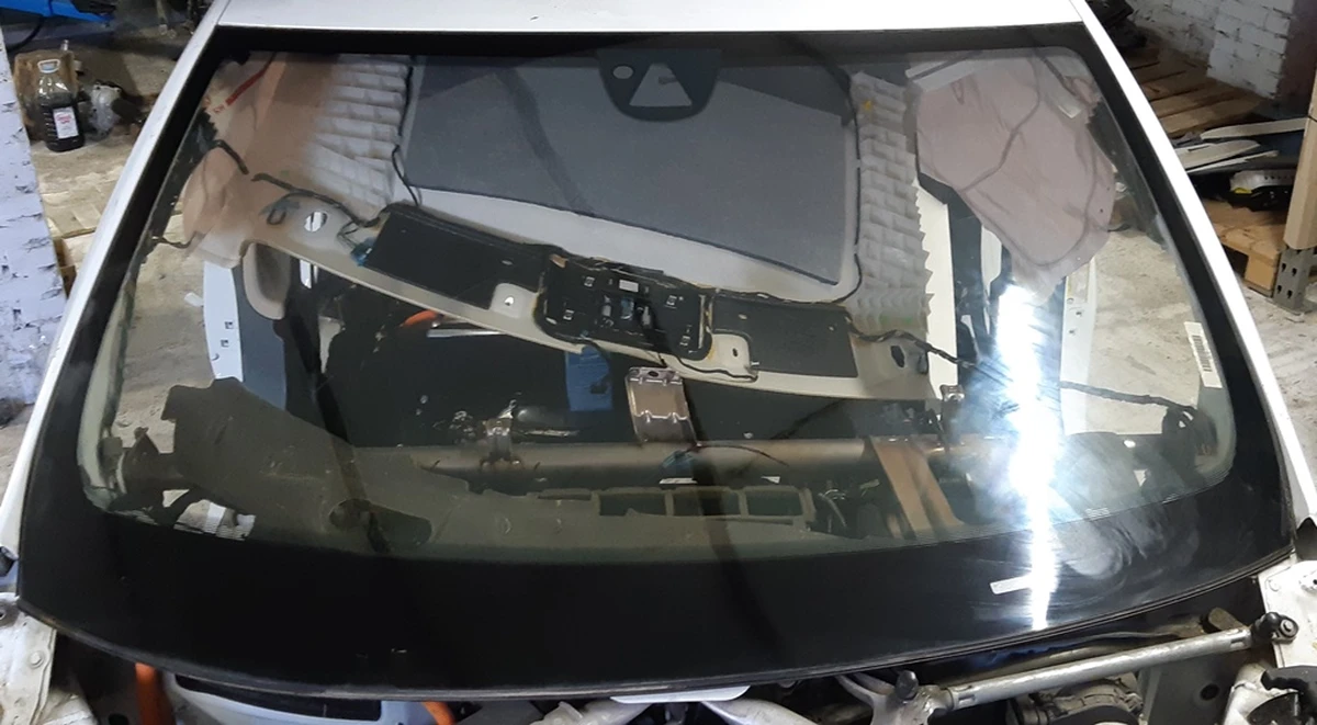 1 Стекло лобовое АП 1 Tesla model S 1050800-00-A