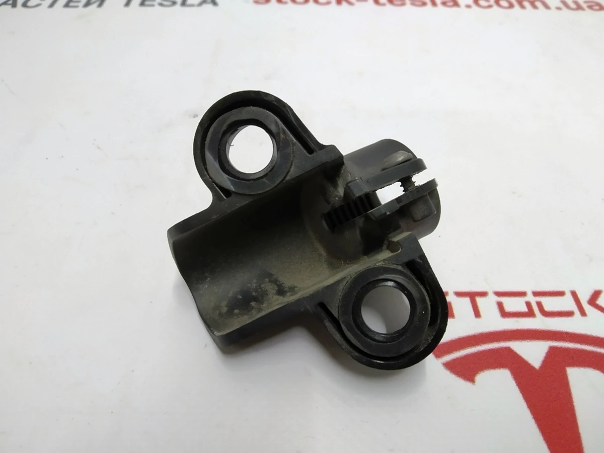 12 Корпус упору кришки багажника Tesla model X 1051428-00-C