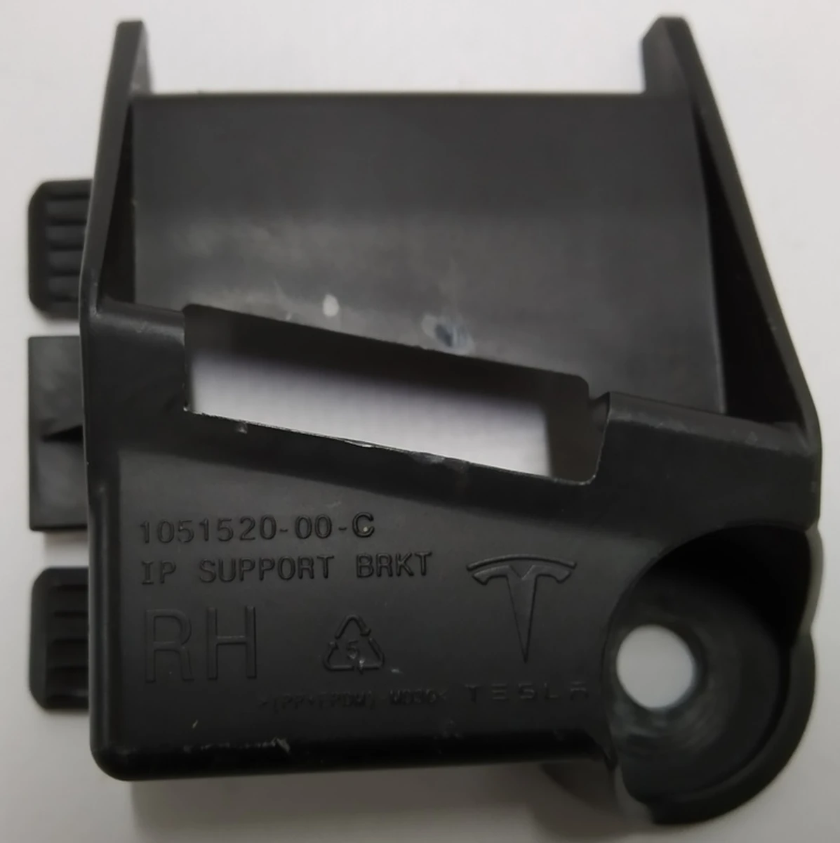 2 Кронштейн кріплення торпедо правий Tesla model X 1051520-00-C