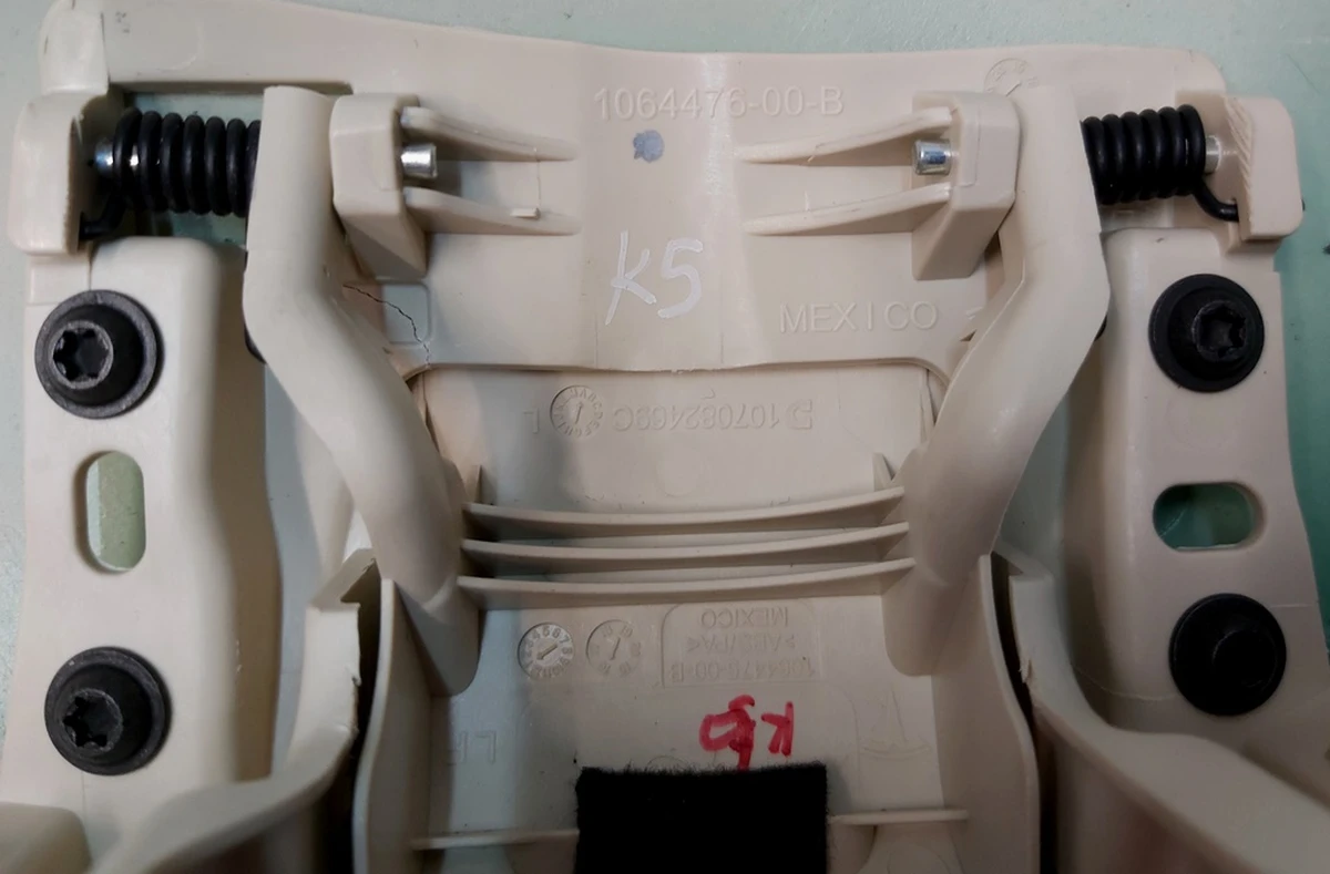 6 Облицювання верхнього скла двері задньої лівої ALCAN FOG Tesla Model X, Model X Mar 2021 1051545-03-J