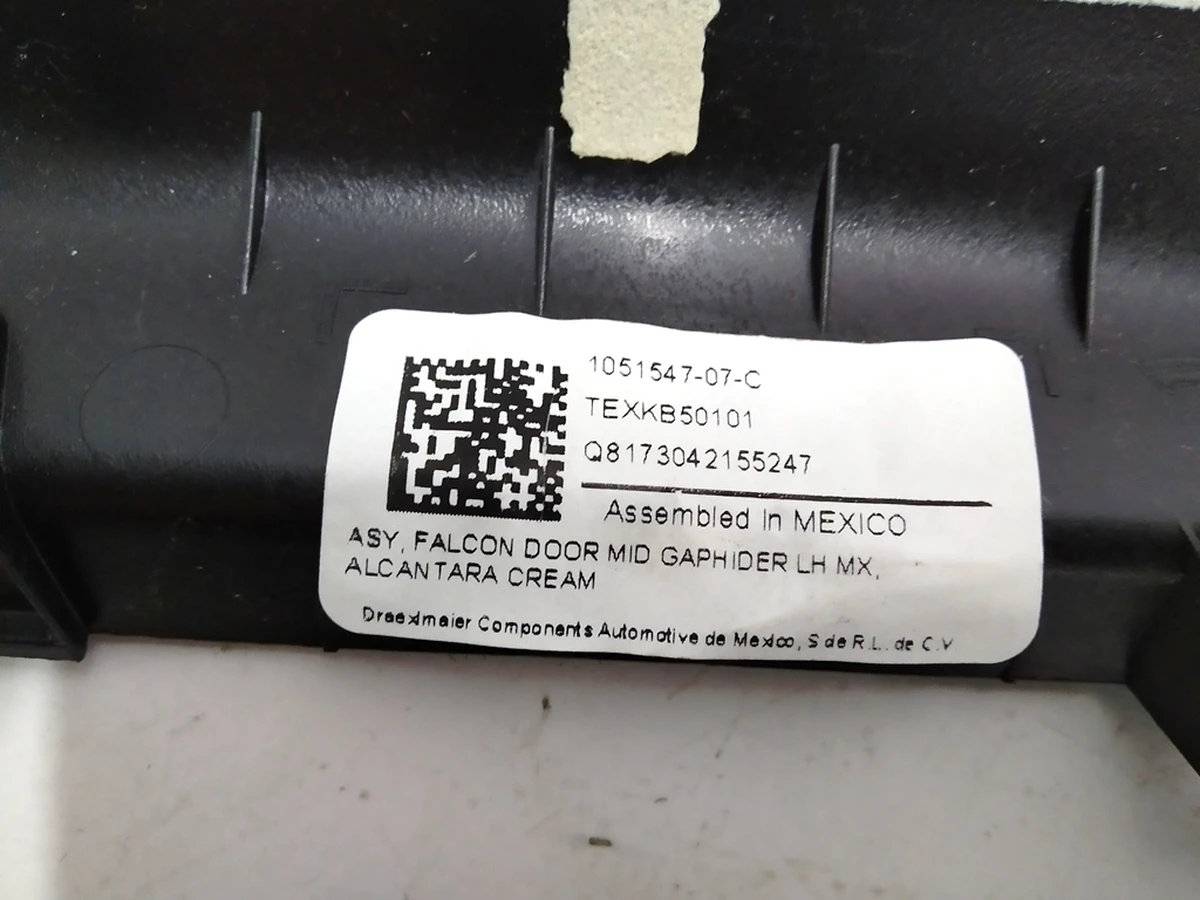 5 Облицювання міжсекційна двері задніх лівих ALC CRM Tesla model X 1051547-07-C