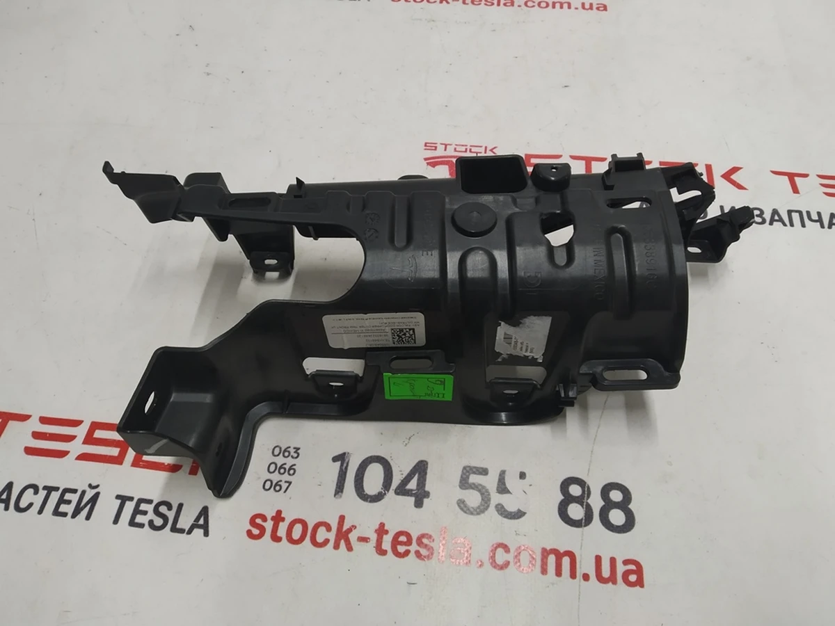 1 Кронштейн облицовки верхний стойки B задней левой двери Tesla Model X 1055048