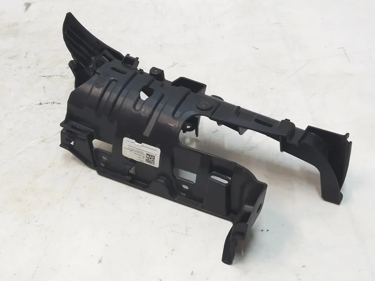 4 Кронштейн облицювання верхньої стійки C задніх лівих дверей в зборі Tesla Model X 1055050