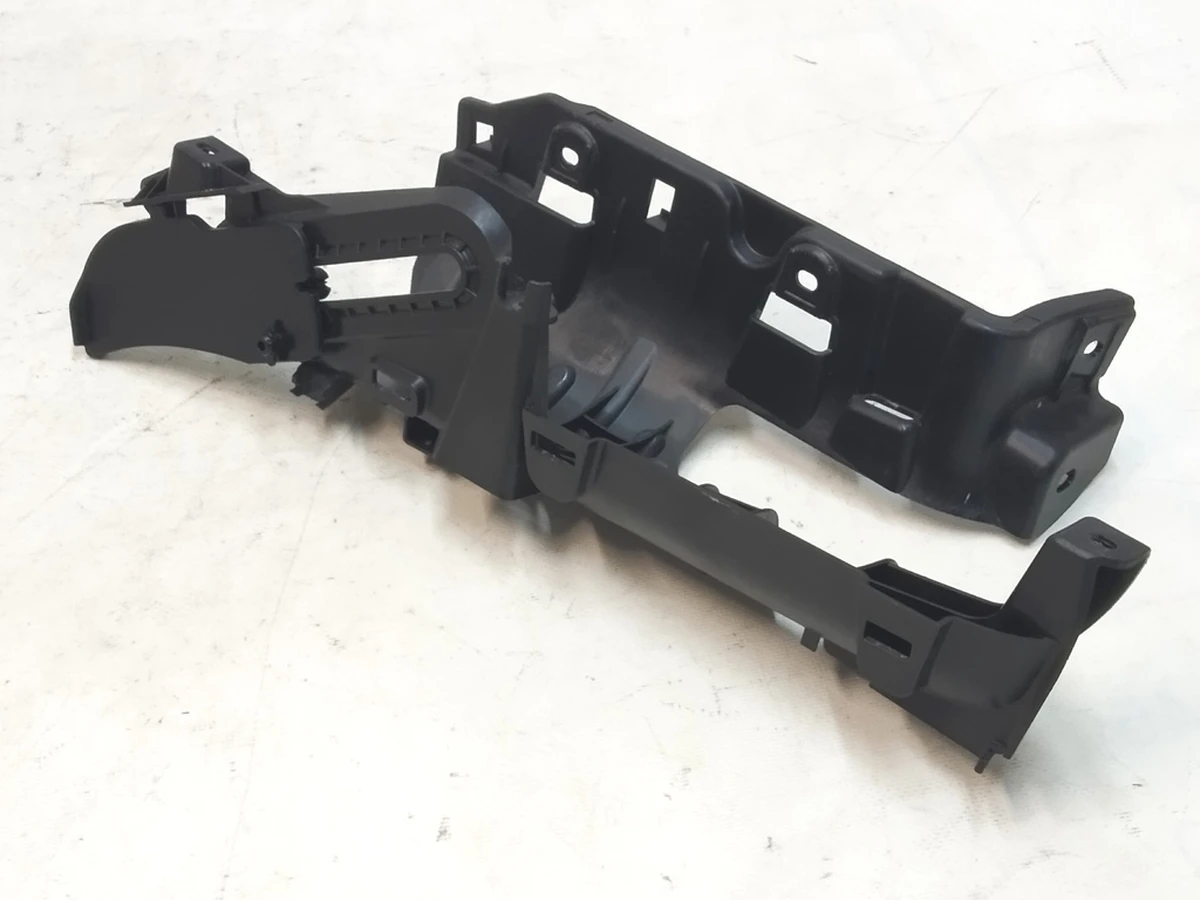 4 Кронштейн облицювання верхньої стійки C задніх лівих дверей в зборі Tesla Model X 1055050