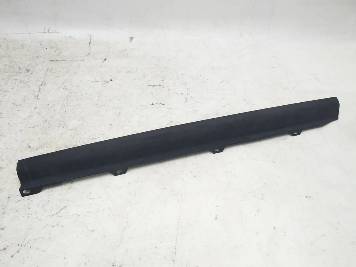 5 Облицювання міжсекційне дверей задніх правих ALCAN BLK Tesla Model X 1051556-04-C