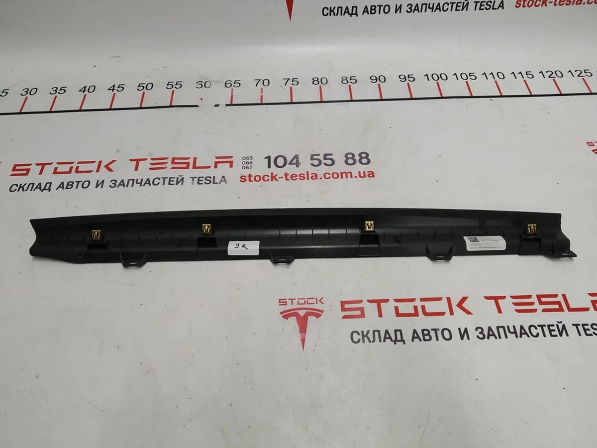 5 Облицювання міжсекційних дверей задніх правих ULTRASUEDE BLK Tesla model X 1051556-06-C