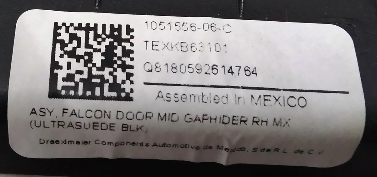 5 Облицовка межсекционная двери задней правой ULTRASUEDE BLK Tesla model X 1051556-06-C