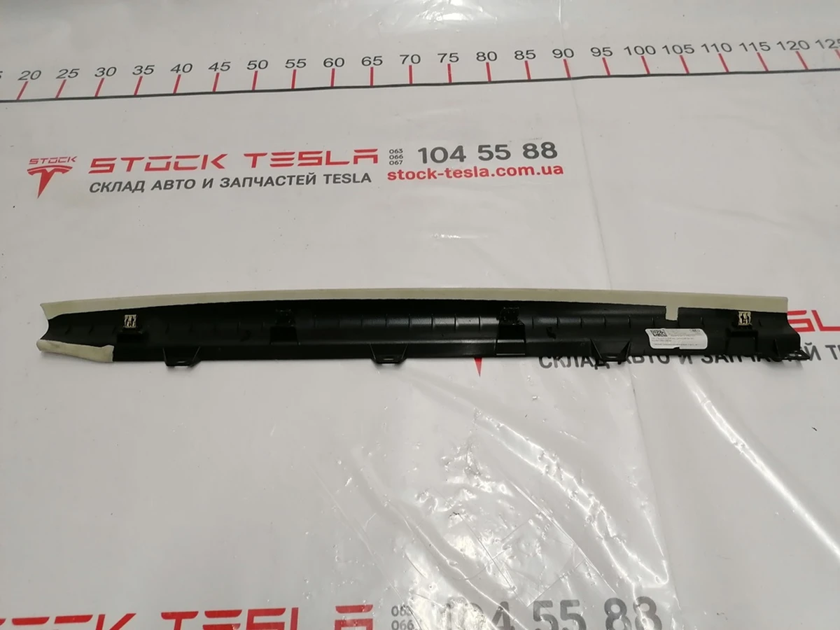 5 Облицовка межсекционная двери задней правой NEW ALC CRM Tesla model X 1051556-07-C