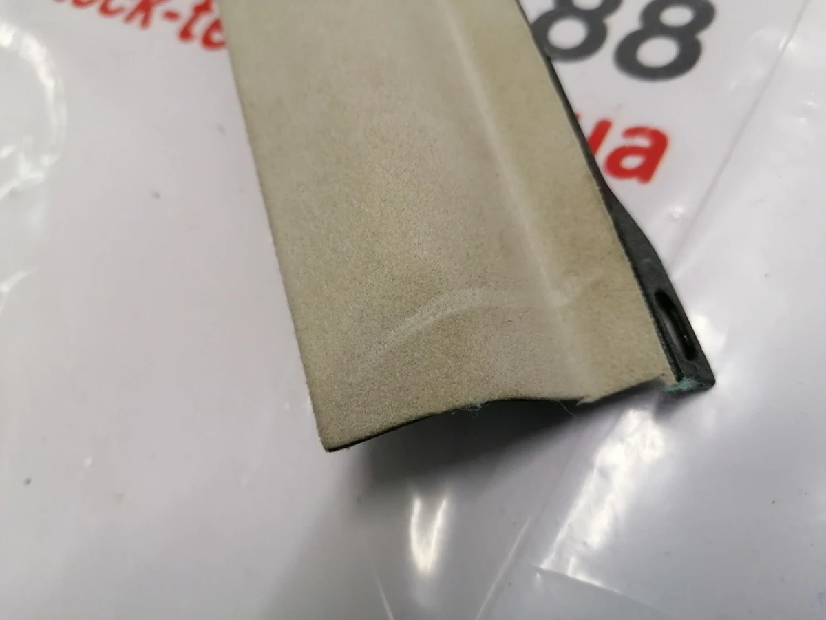 5 Облицовка межсекционная двери задней правой NEW ALC CRM Tesla model X 1051556-07-C