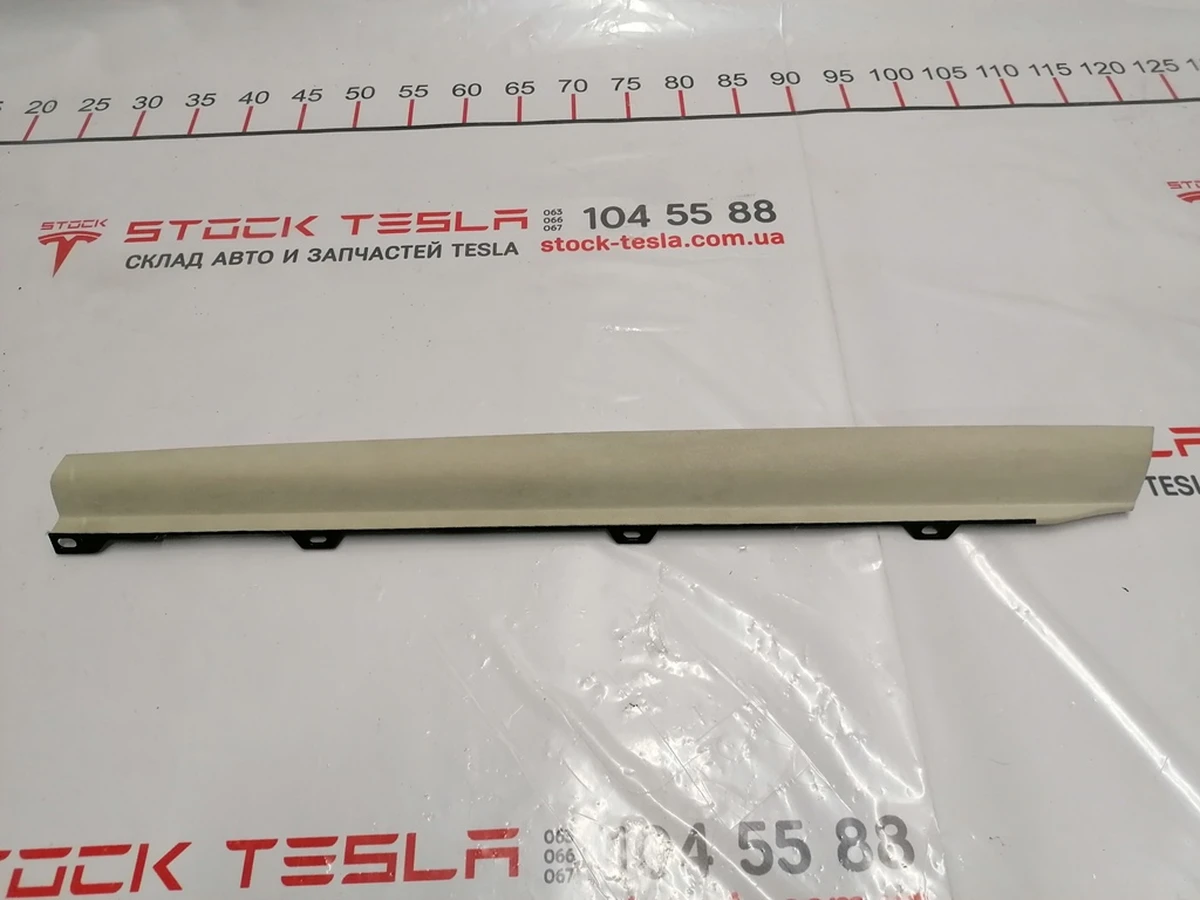 5 Облицовка межсекционная двери задней правой NEW ALC CRM Tesla model X 1051556-07-C