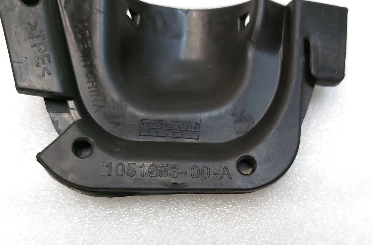 Заглушка парктроника S6 права гумова AWD Tesla model S, model S REST 1051653-00-A