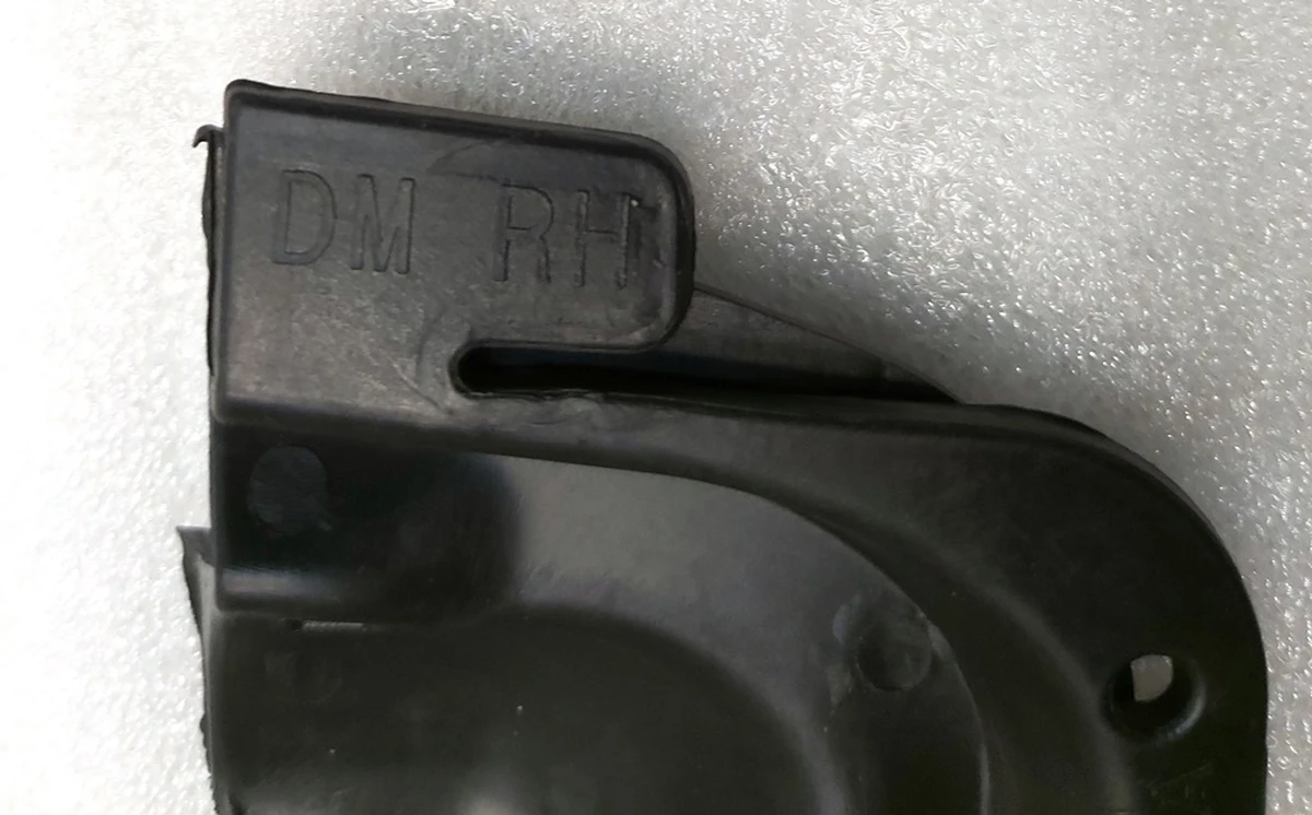 Заглушка парктроника S6 права гумова AWD Tesla model S, model S REST 1051653-00-A