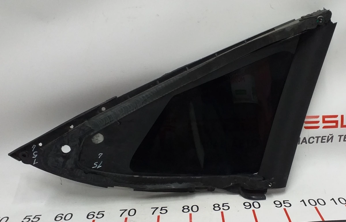 20 Скло крила заднього лівого (кватирка) Tesla model S, model REST 1051820