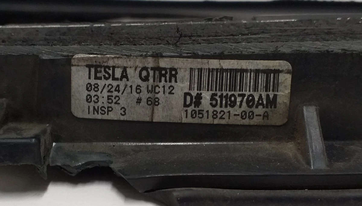 20 Скло крила заднього лівого (кватирка) Tesla model S, model REST 1051820