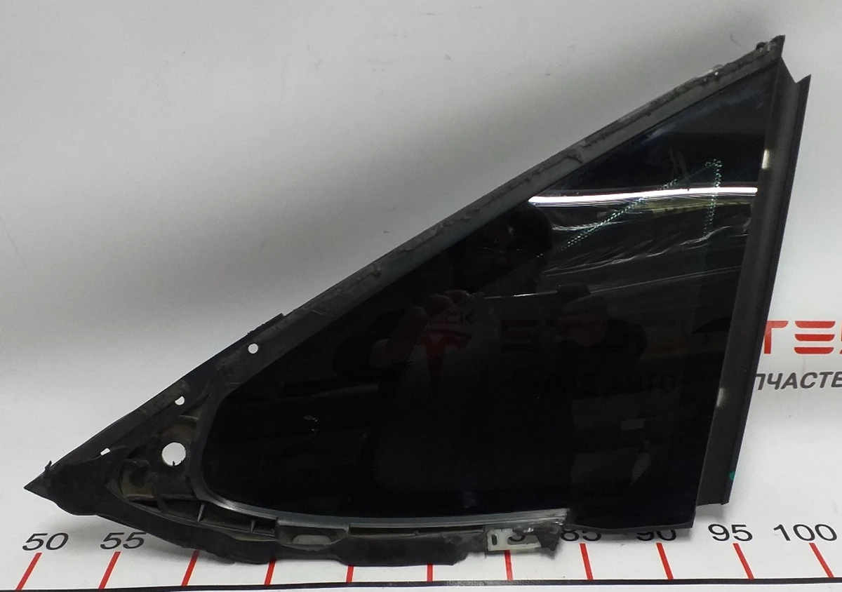 20 Скло крила заднього правого (кватирка) Tesla model S, model REST 1051821