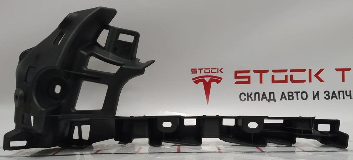 6 Кронштейн облицовки стойки B верхний левый Tesla model X 1056079-00-E
