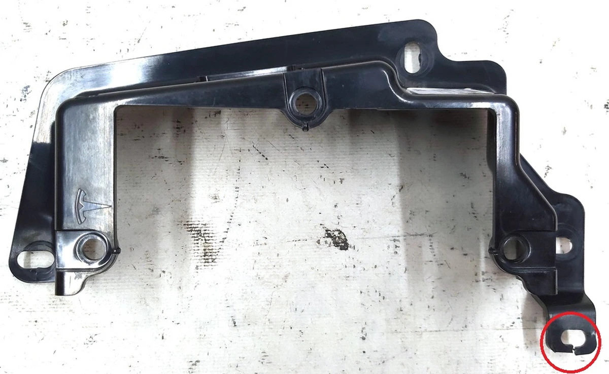 4 Кронштейн модулей стояночного тормоза и управления подсветкой Tesla model S, model S REST 1051906-00-A