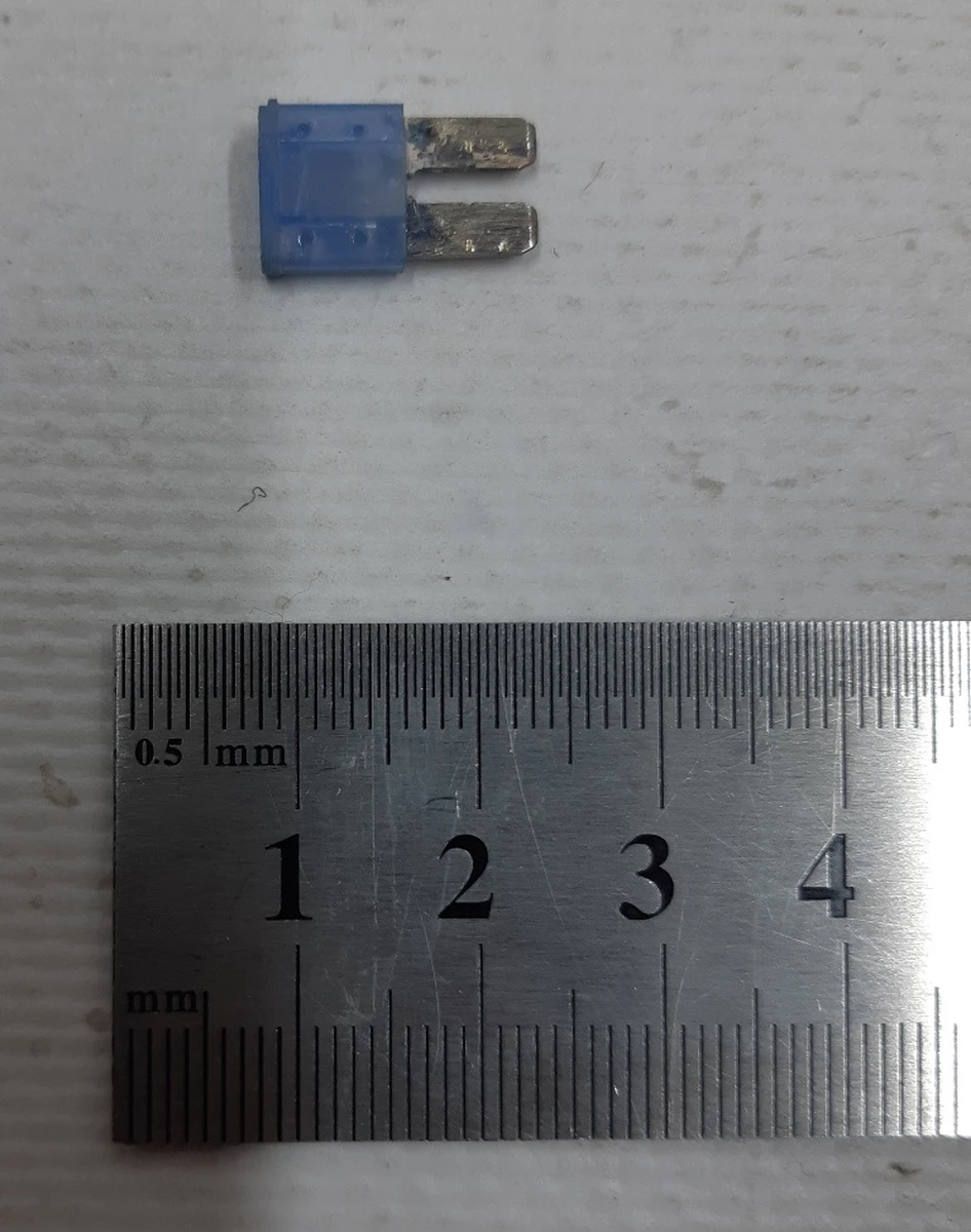 3 Запобіжник MICRO2 15A Tesla Tesla model X, S, REST 1052263-15-A