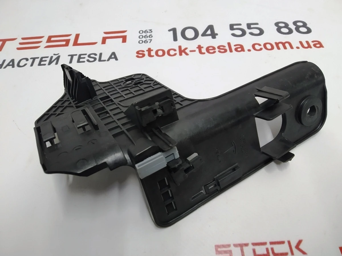 25 Кронштейн кріплення блоку запобіжників Tesla model S REST 1052301-00-B