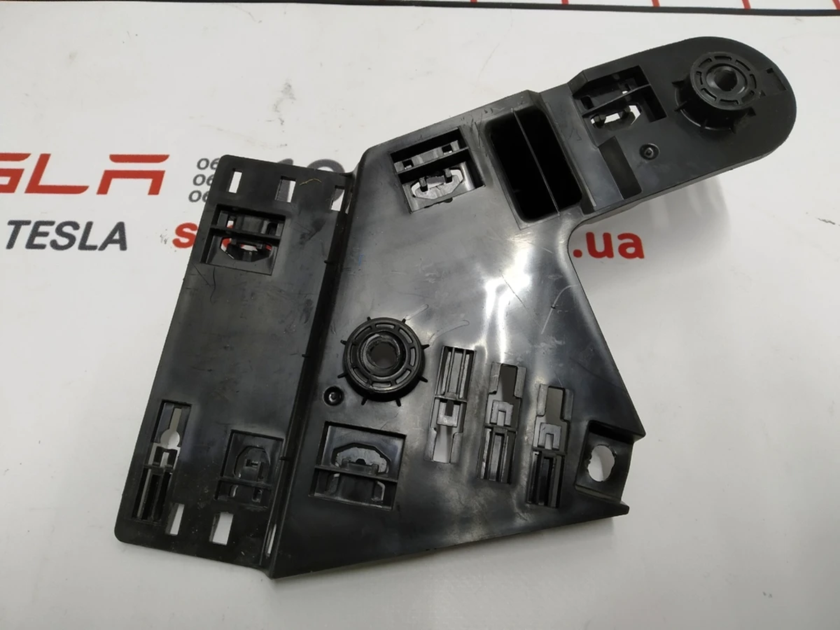 1 Bracket for fastening the electrical wiring connector of the dashboard AWD Tesla model S REST 1004423-00-S