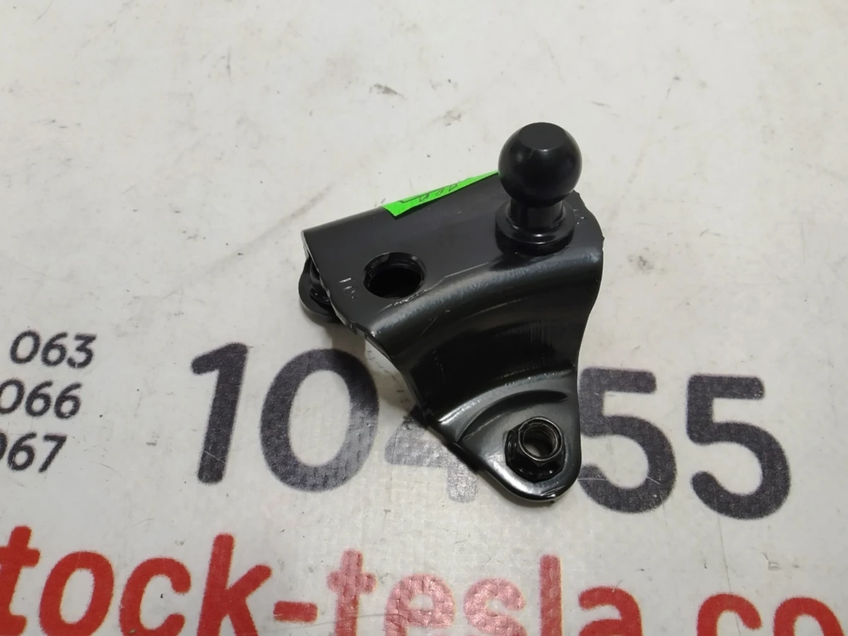 26 BALL STUD BKT ASSY - LH RR / RH FRT Tesla Model X 1052434-00-J