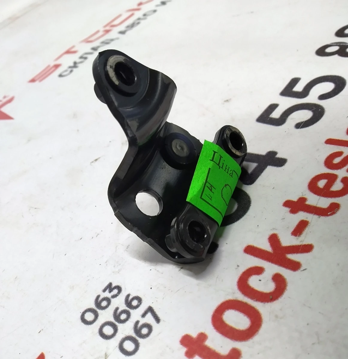 26 BALL STUD BKT ASSY - LH RR / RH FRT Tesla Model X 1052434-00-J