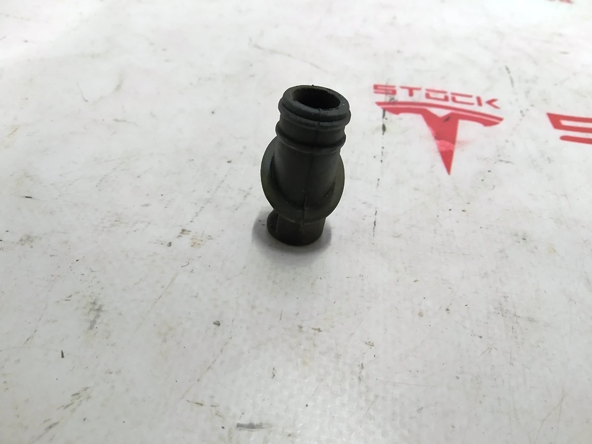 13 Ковпачок гумовий зливного шланга кондиціонера Tesla Model S, Model S REST, Model X 1052480-00-C