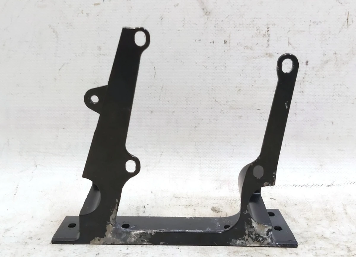 16 Кронштейн кріплення стійки В лівий Tesla model X 1052517-00-J