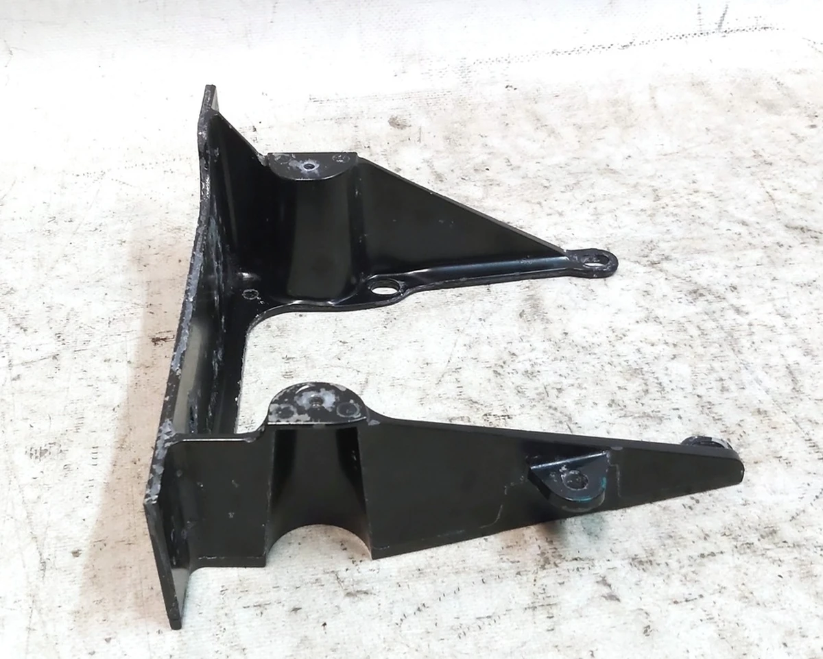 16 Кронштейн крепления стойки В левый Tesla model X 1052517-00-J