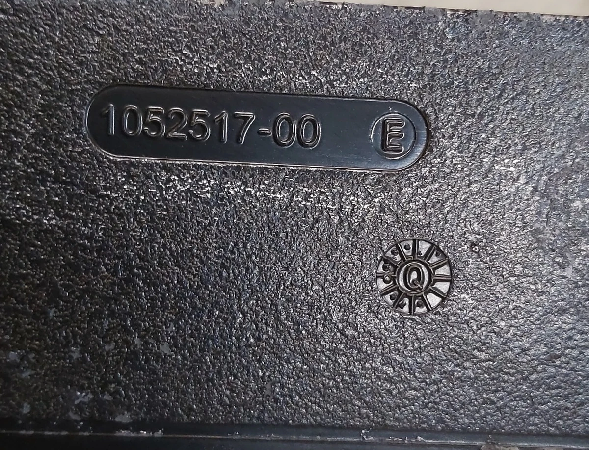 16 Кронштейн кріплення стійки В лівий Tesla model X 1052517-00-J