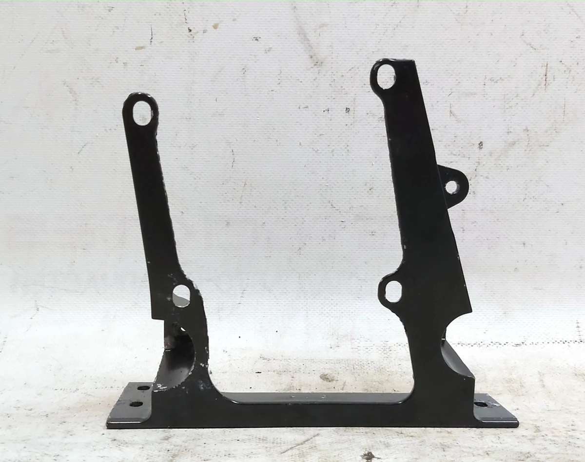 17 Кронштейн крепления стойки В правый Tesla model X 1052518-00-H