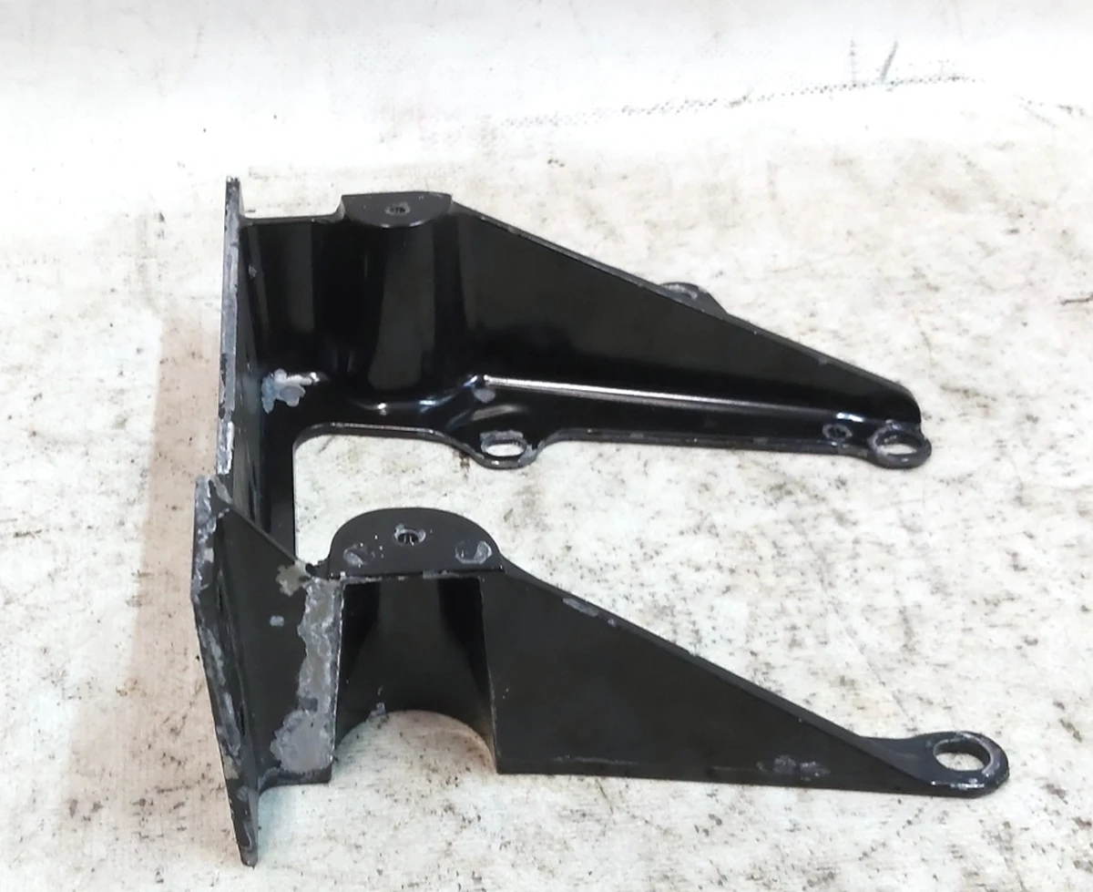 17 Кронштейн крепления стойки В правый Tesla model X 1052518-00-H