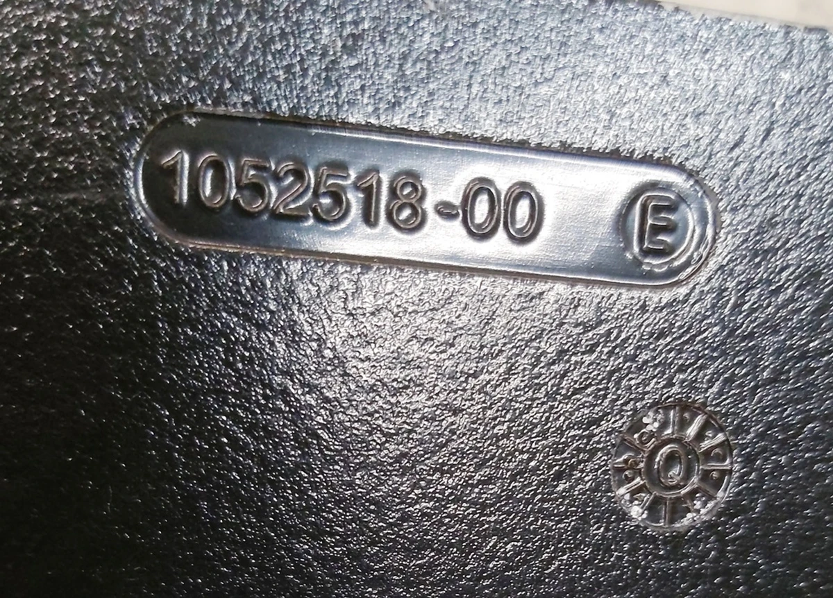 17 Кронштейн крепления стойки В правый Tesla model X 1052518-00-H