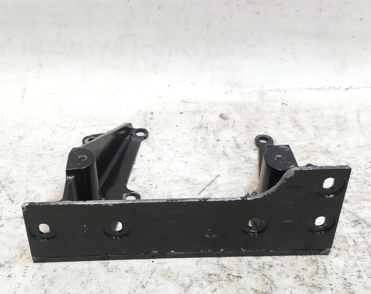 17 Кронштейн крепления стойки В правый Tesla model X 1052518-00-H