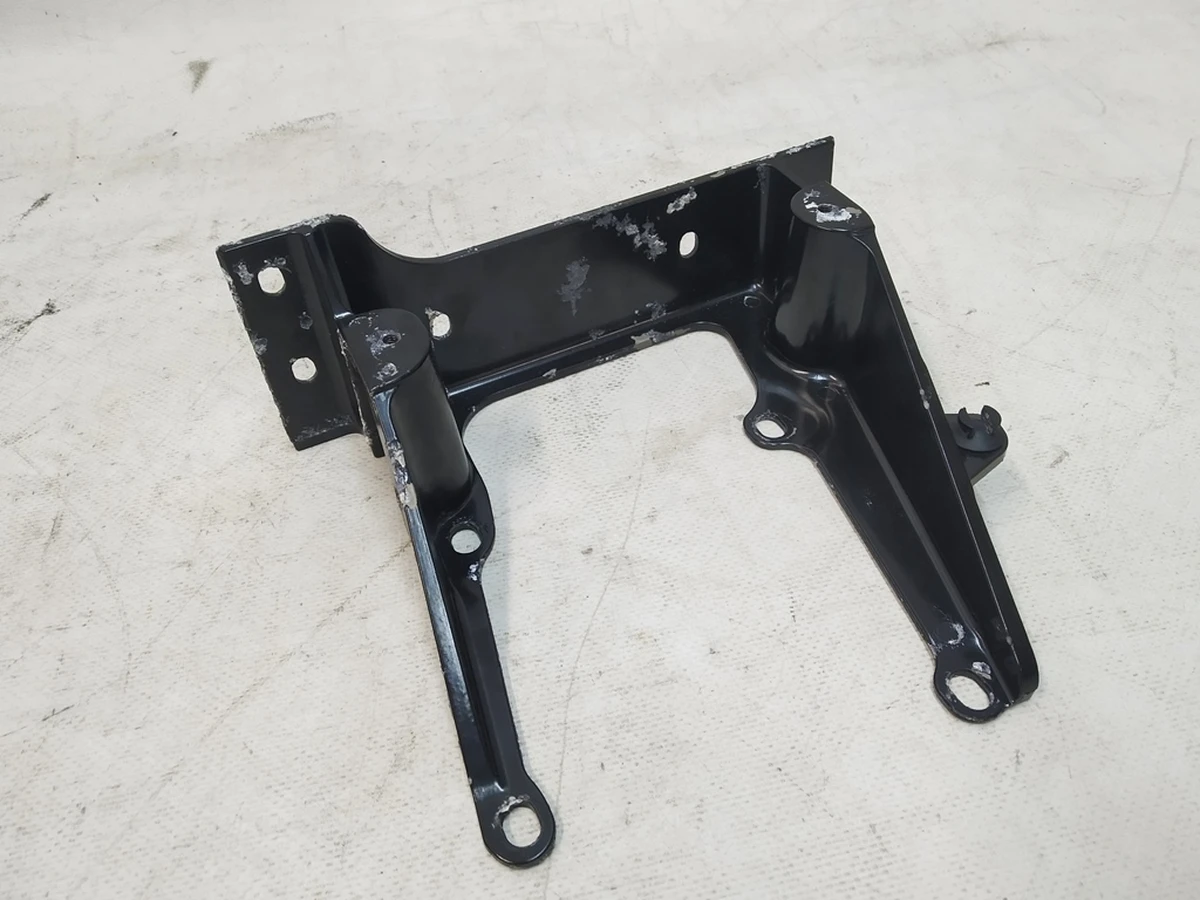 17 Кронштейн кріплення стійки В правий (окислення) Tesla model X 1052518-00-H