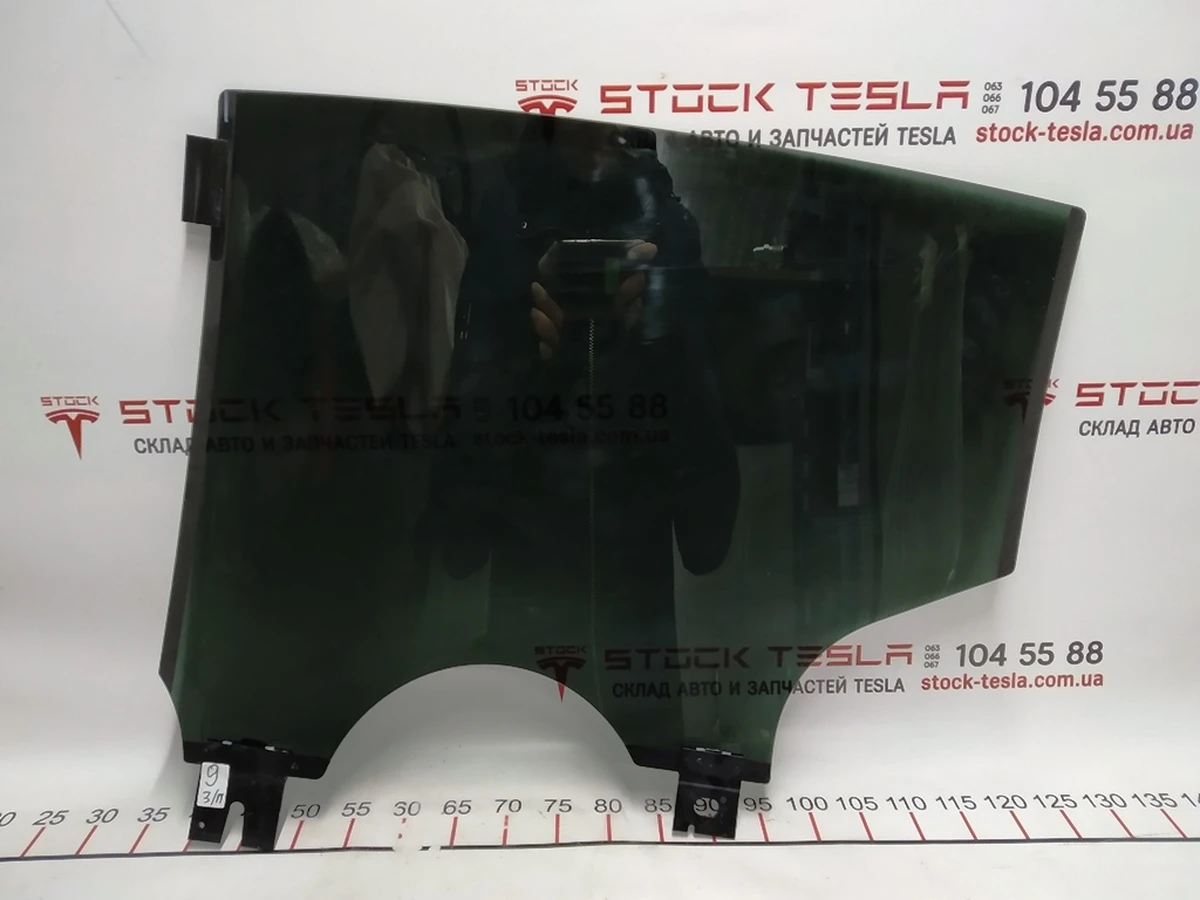 6 Стекло двери задней правой Tesla model X 1052716-00-D