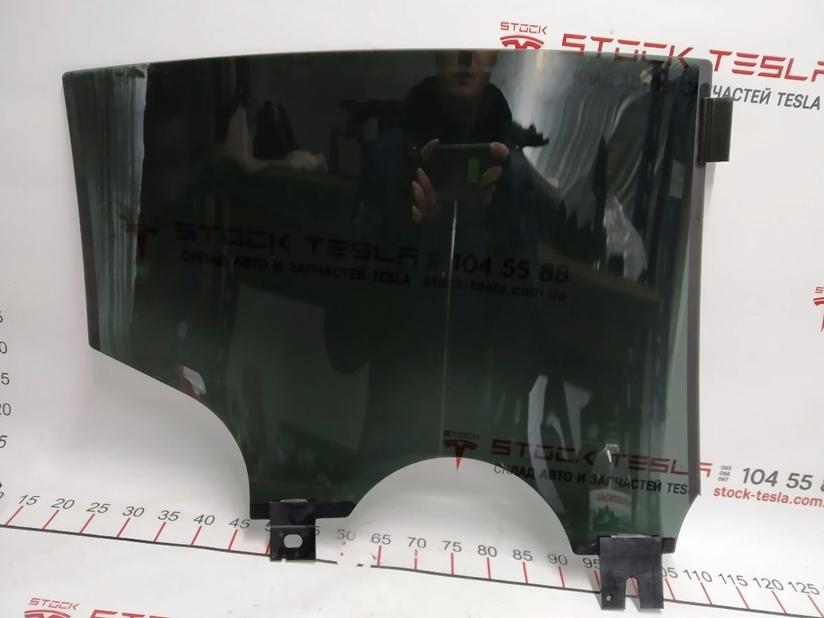 6 Скло дверей задньої лівої Tesla model X 1052717-00-D