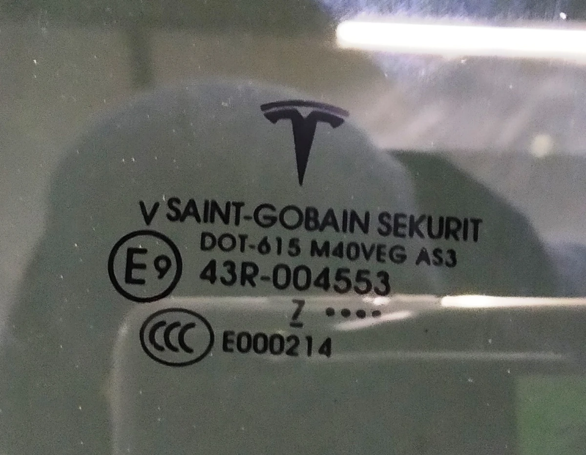 6 Скло дверей задньої лівої Tesla model X 1052717-00-D