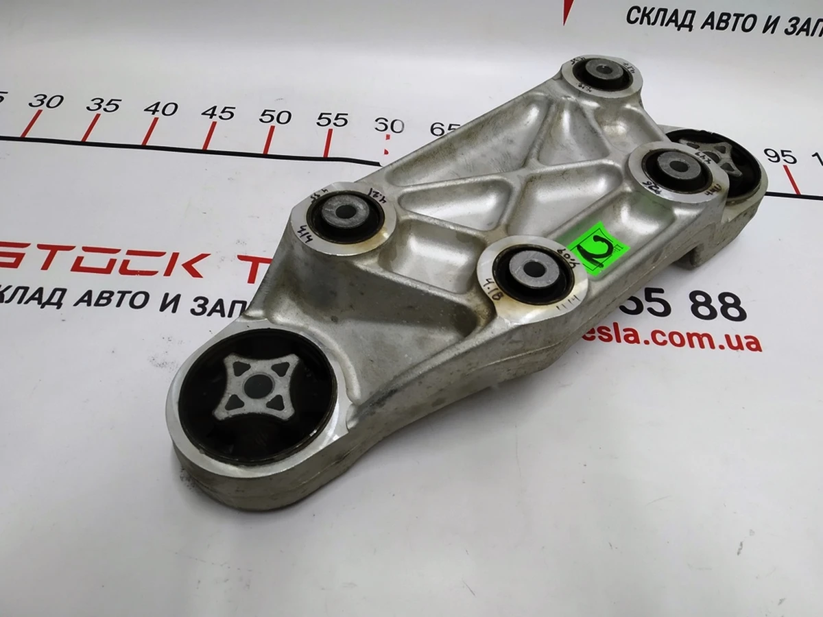 13 Bracket engine mounting front pillow right AWD Tesla model X S REST 1052783-00-C